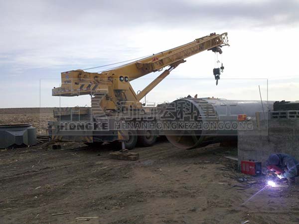 黑龍江呼蘭縣頁巖陶?；剞D(zhuǎn)窯生產(chǎn)線安裝現(xiàn)場(chǎng)