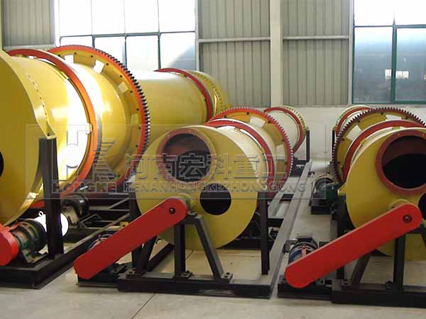 采取牛糞烘干機做原料生產有機肥成本小,質量穩(wěn)定